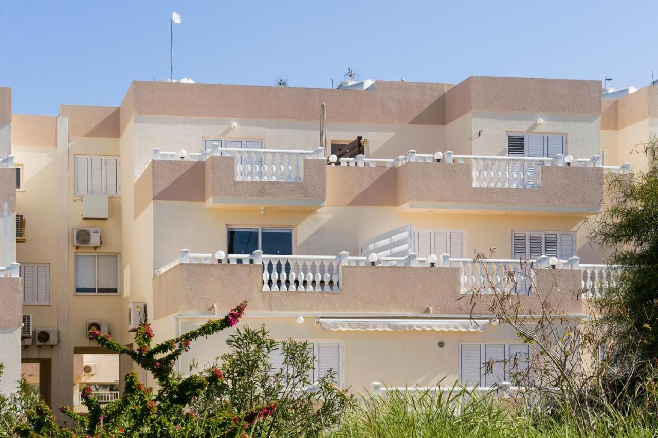 Sofia Apartment 700M Away From The Beach Paralimni Dış mekan fotoğraf