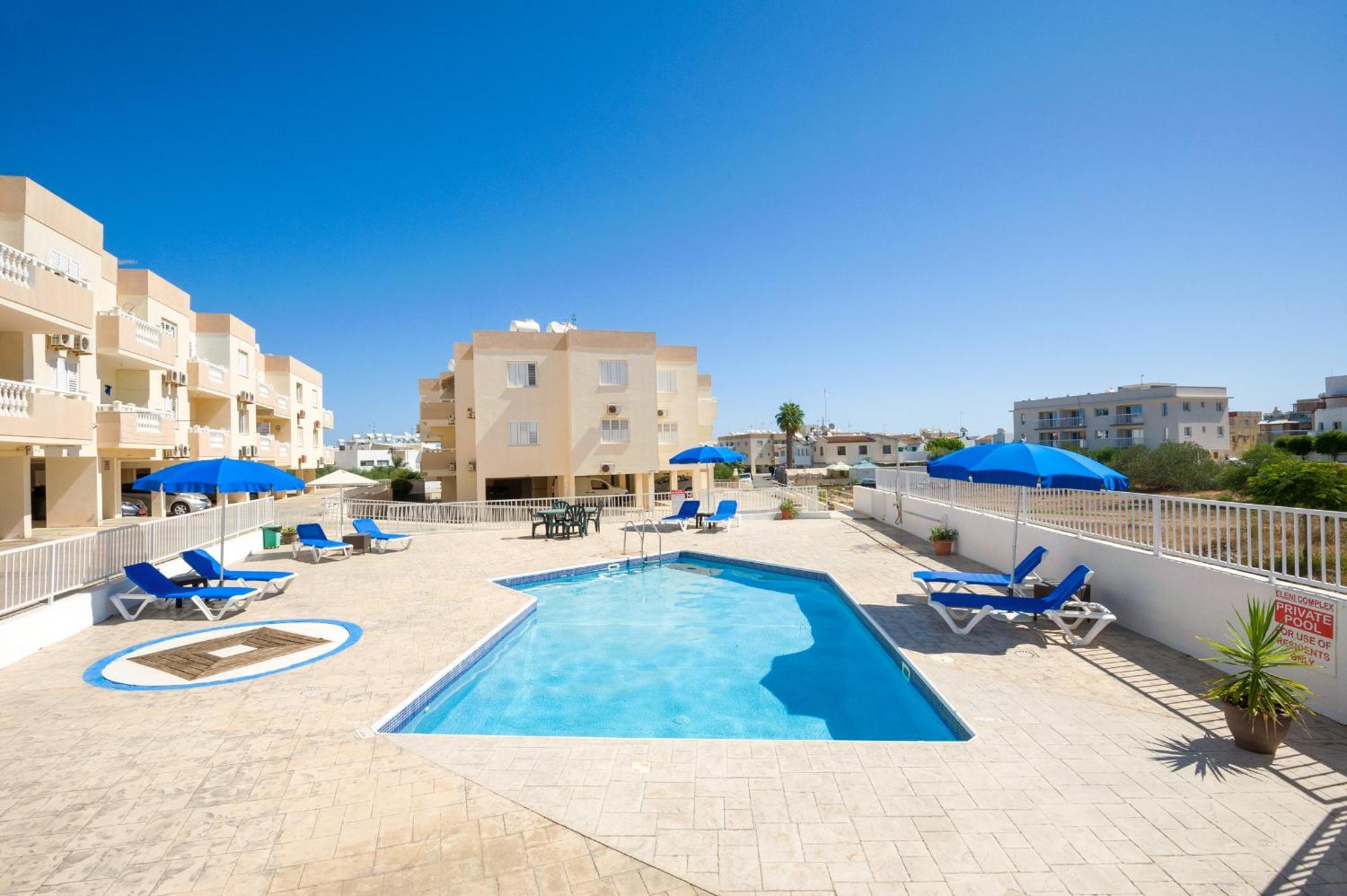 Sofia Apartment 700M Away From The Beach Paralimni Dış mekan fotoğraf